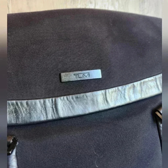 TUMI Nylon Tote Shoulder Bag Magnectic Closure Luggage - Picture 12 of 14